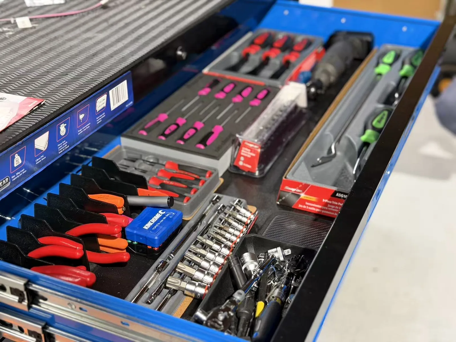 Workshop tools used for discreet GPS tracker wiring and vehicle electronics installation